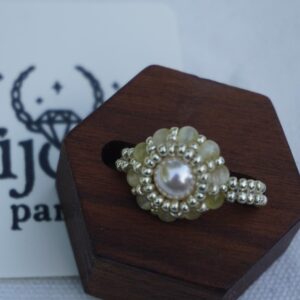 Bague Fleurie en Perle – Anneau raffiné, bijou poétique et féminin