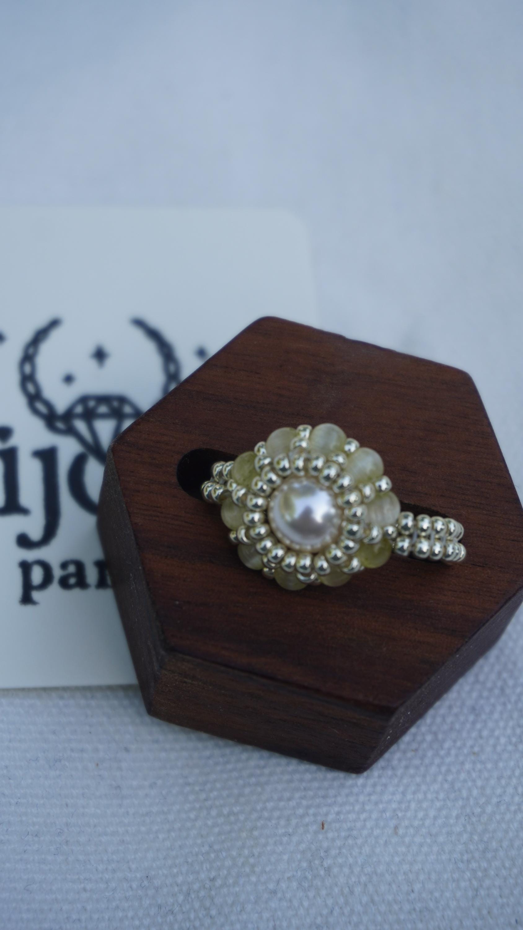 Bague Fleurie en Perle – Anneau raffiné, bijou poétique et féminin