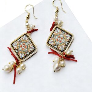 Boucles d'oreilles céramique avec perle / corail naturel (Blanc gris)