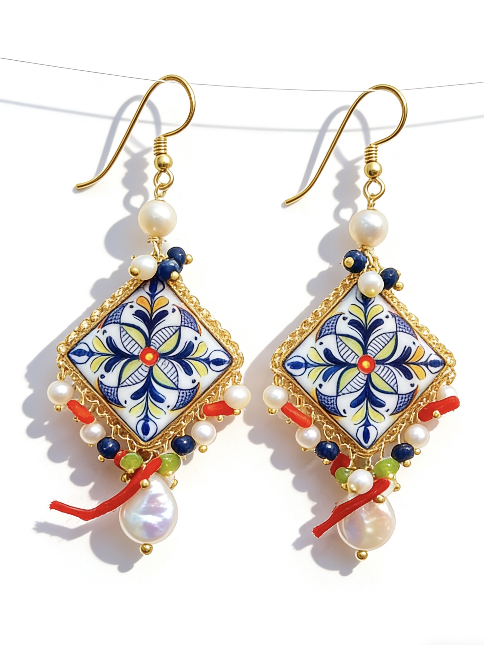 Boucles d'oreilles céramique avec perle / corail naturel (Bleu doré) – Image 3