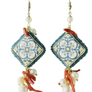 Boucles d'oreilles céramique avec perle / corail naturel (un peu vert)